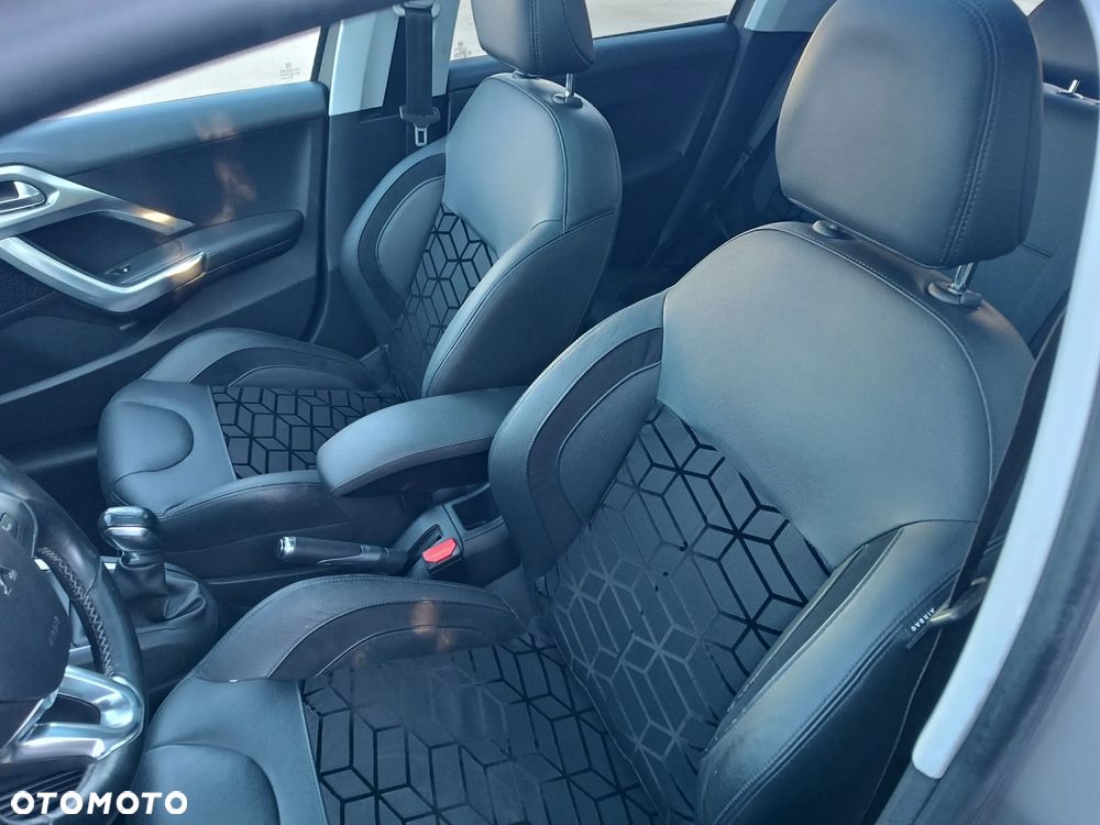 Peugeot 208 PureTech 110 Stop & Start Tech Edition - 17