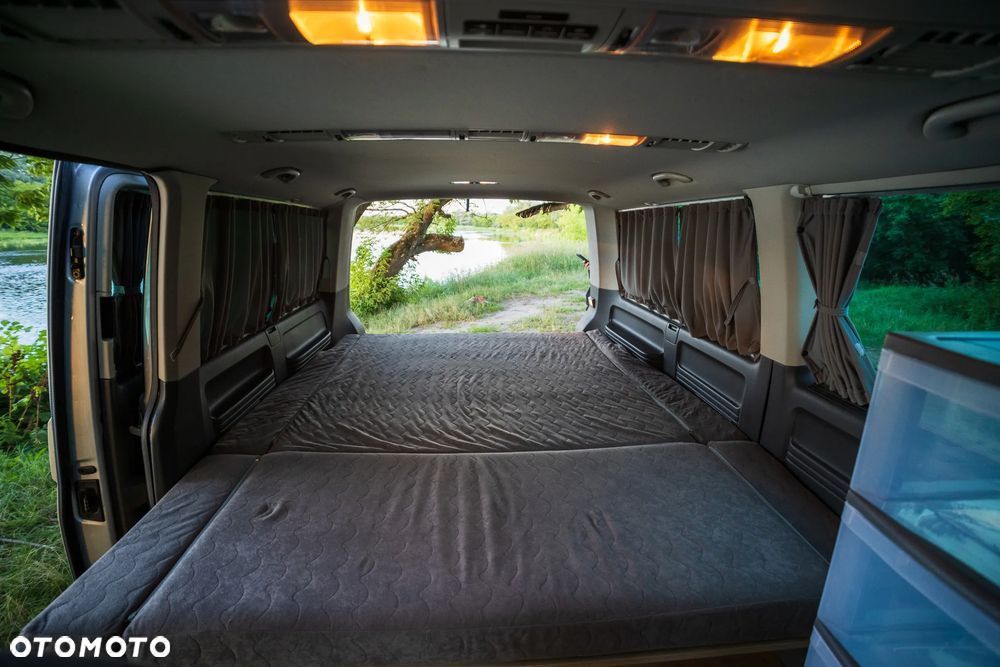Volkswagen Multivan - 10