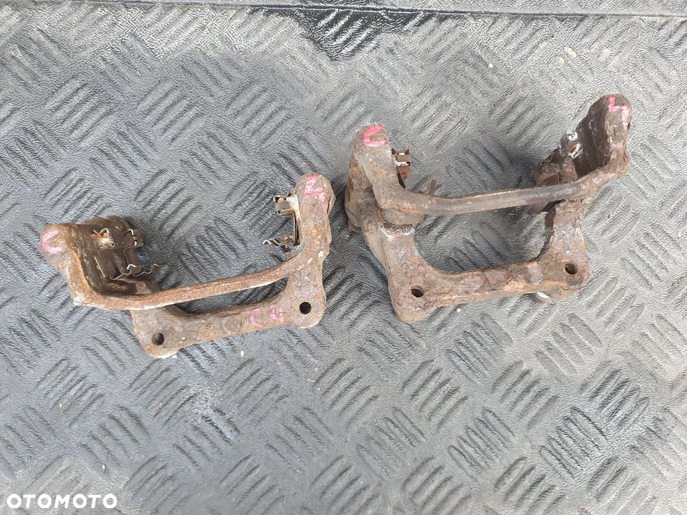 Jarzmo zacisku tylnego Citroen C4 Grand Picasso KOMPLET PRAWE LEWE 2 SZT