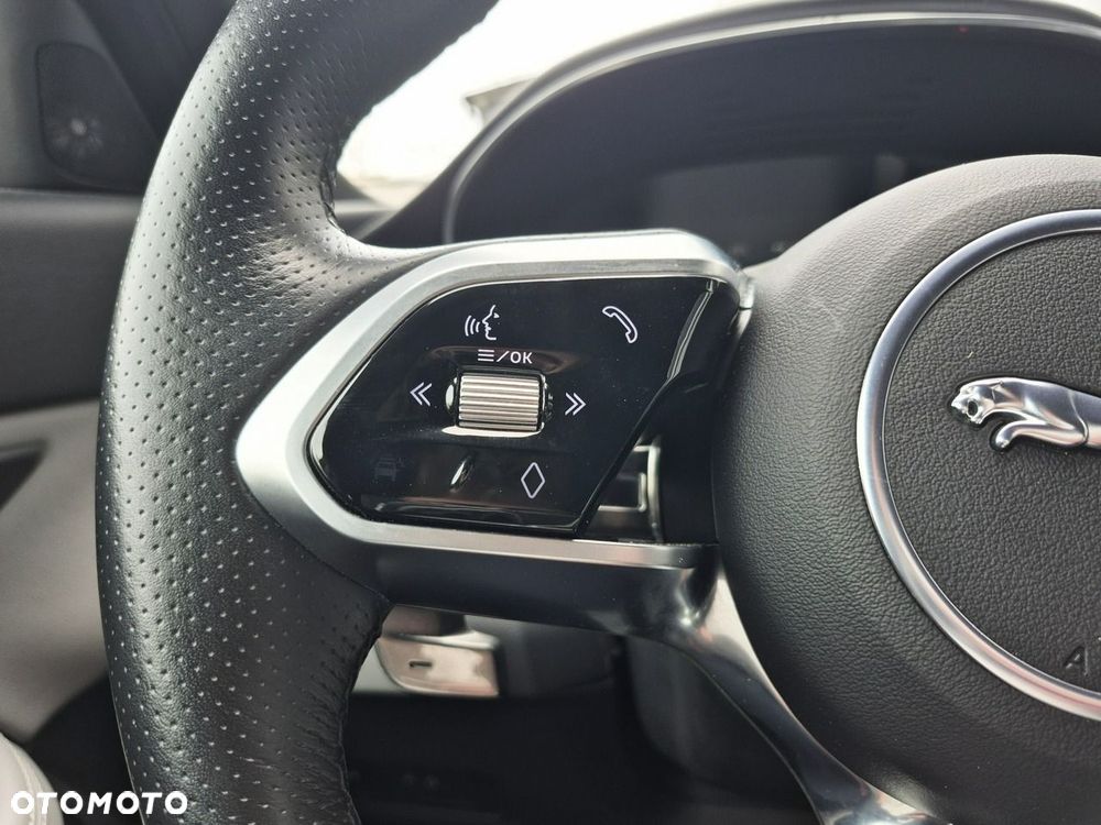 Jaguar E-Pace 2.0 P200 mHEV AWD R-Dynamic S - 29