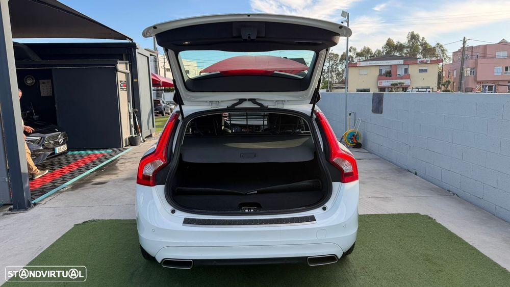 Volvo V60 2.4 D6 Momentum AWD Phev - 8