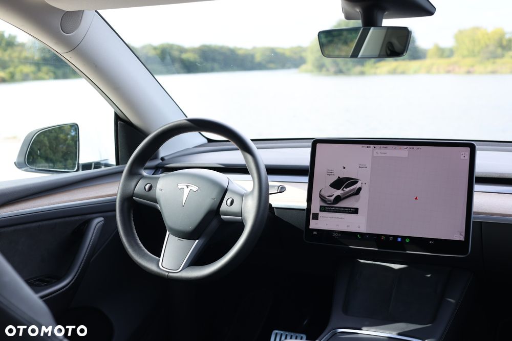 Tesla Model Y Performance Dual Motor AWD - 11