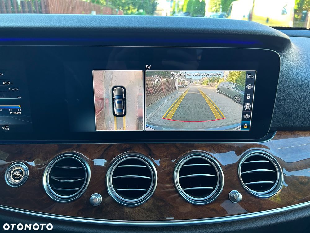 Mercedes-Benz Klasa E 220 d 4-Matic 9G-TRONIC - 28