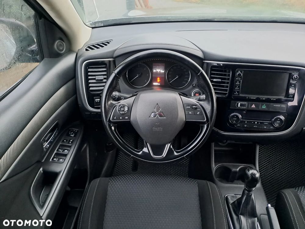 Mitsubishi Outlander 2016