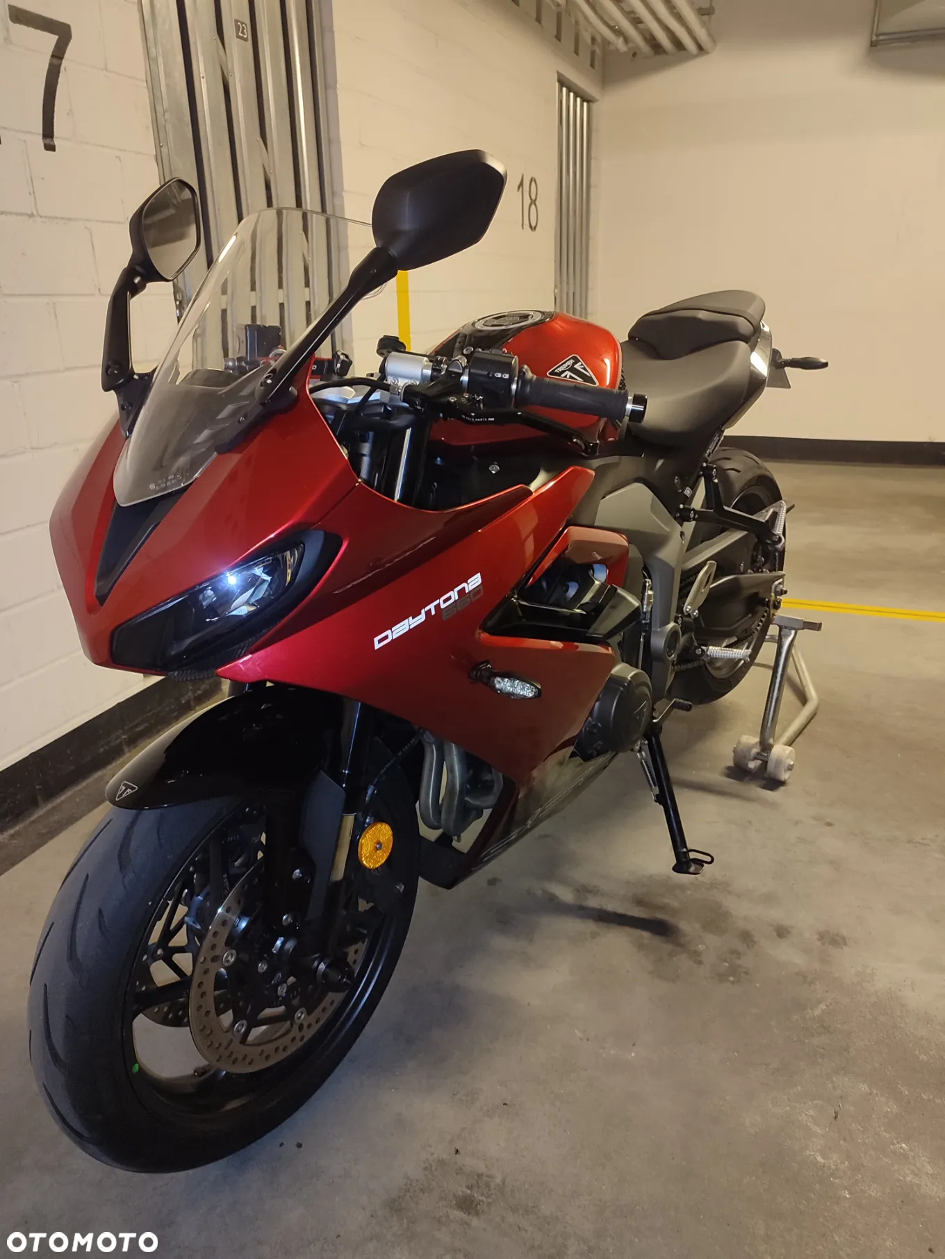 Triumph Daytona - 23