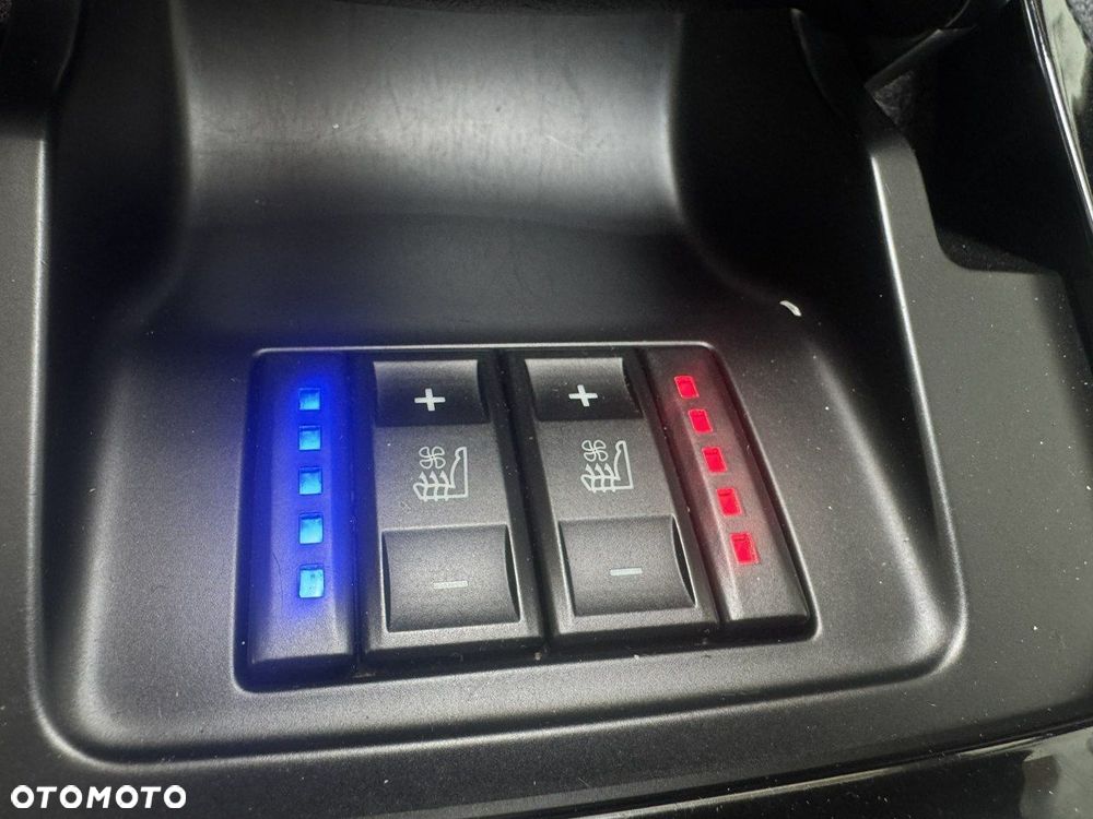 Ford S-Max 2.0 TDCi DPF Titanium X - 26