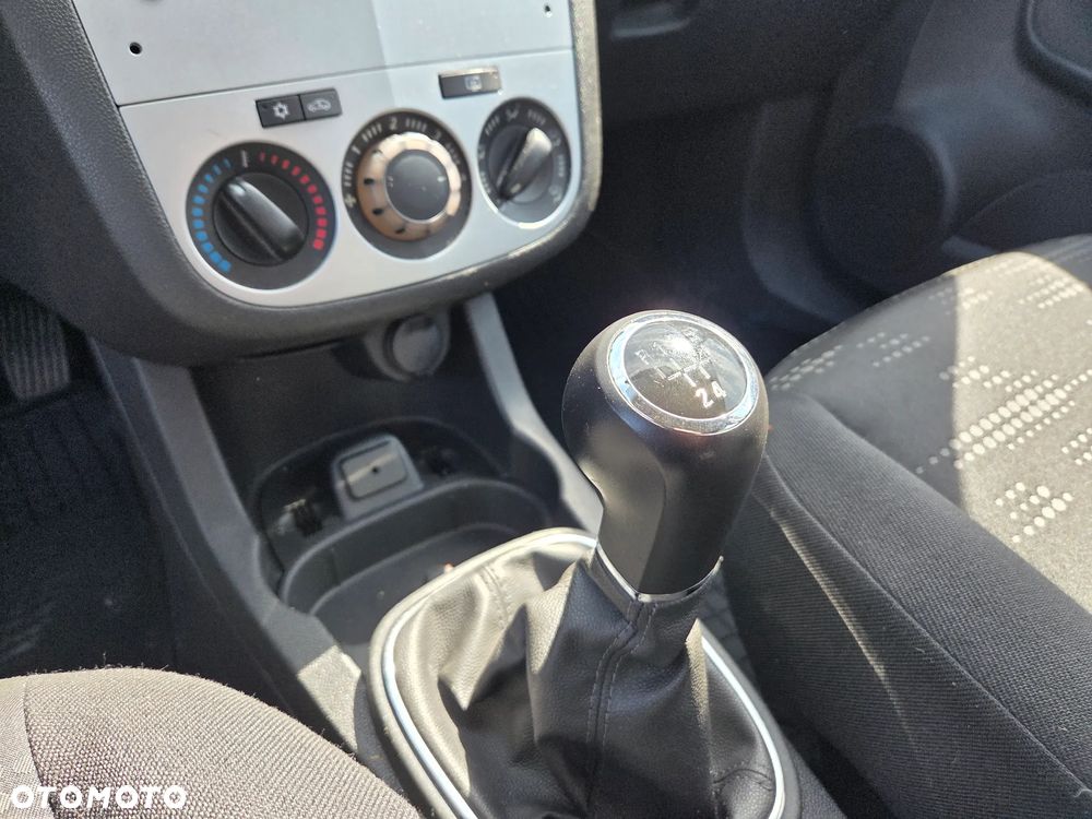 Opel Corsa 1.4 16V Cosmo - 11