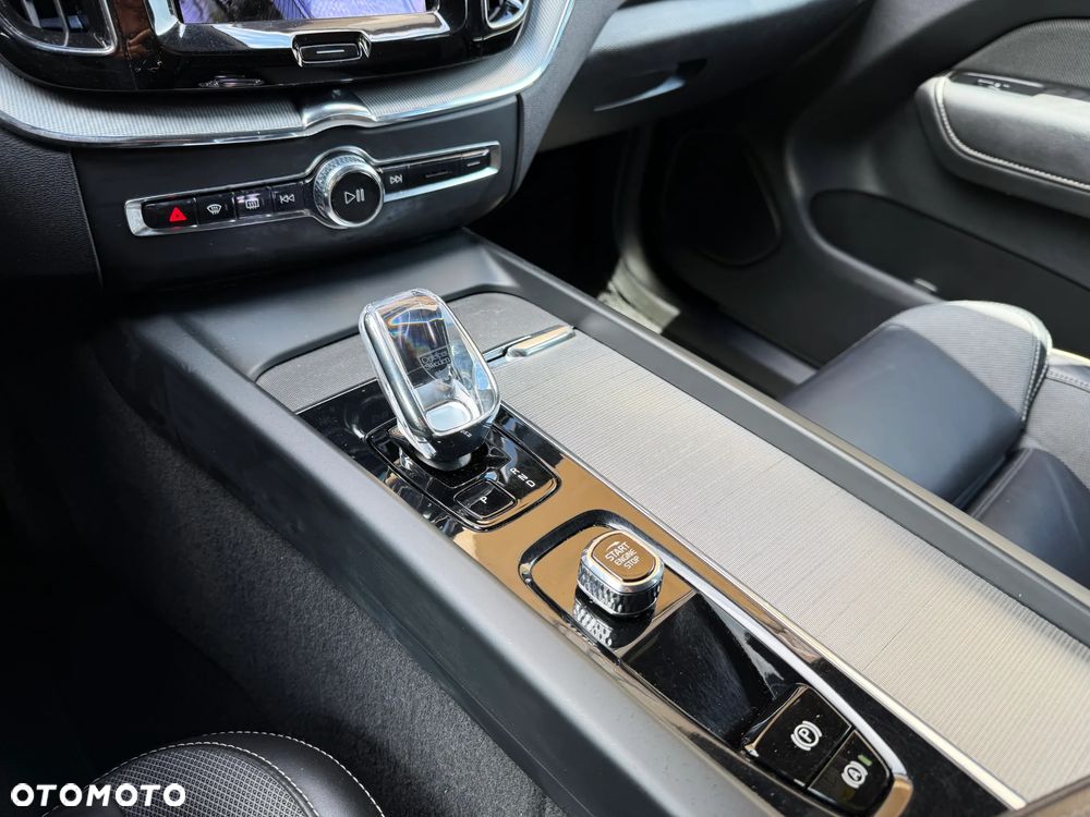 Volvo XC 60 B4 D Ultimate Dark - 30