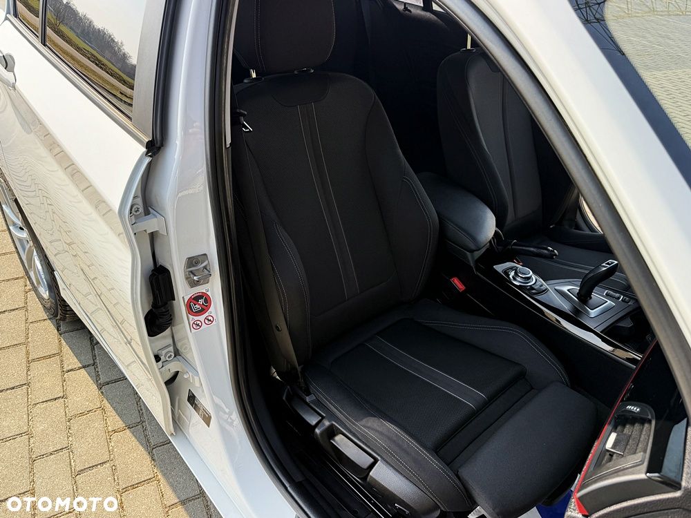 BMW Seria 1 118i Sport Line - 26