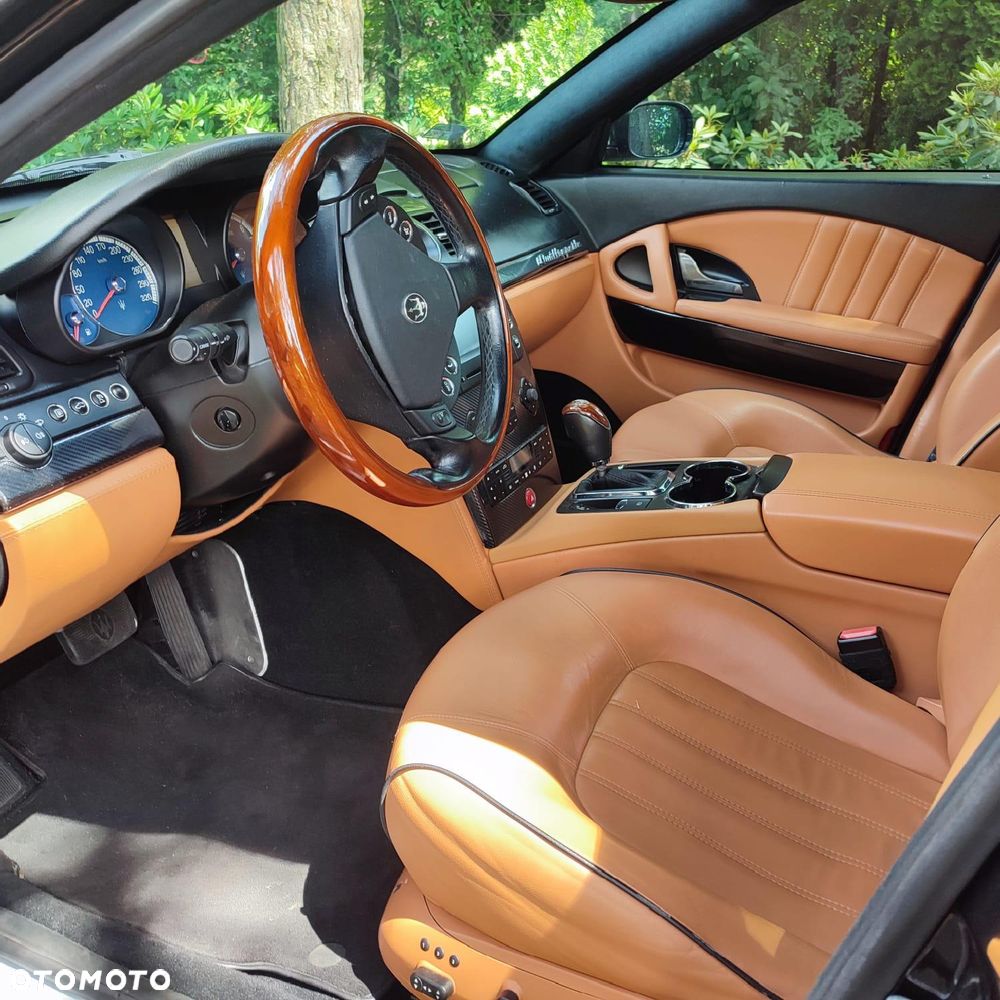 Maserati Quattroporte - 21