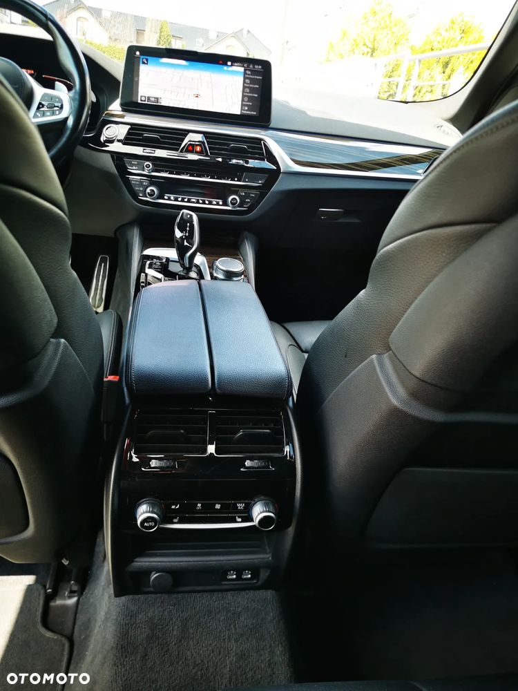 BMW Seria 5 540d xDrive mHEV M Sport sport - 12