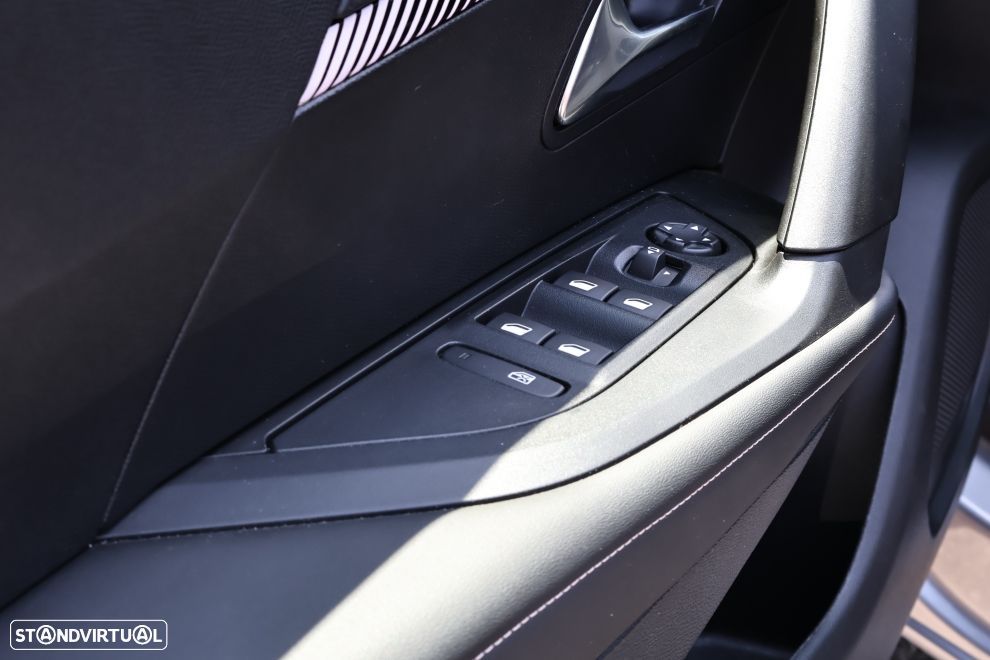 Peugeot 2008 1.2 Hybrid Allure e-DCS6 - 16