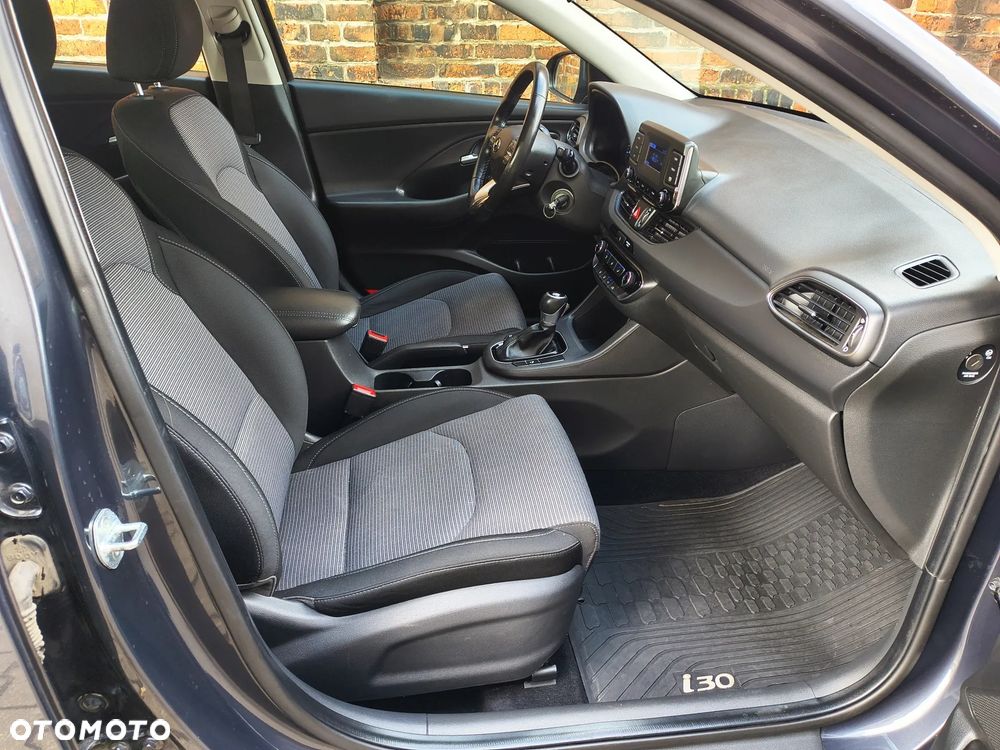Hyundai i30 1.6 D Classic + DCT - 12