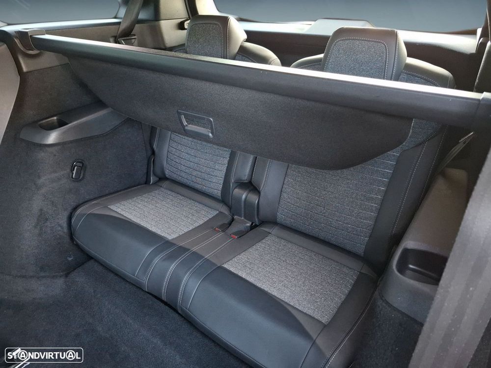 Peugeot 5008 1.2 Hybrid Allure e-DCS6 — fotografia 15