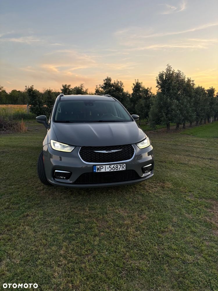 Chrysler Pacifica - 2