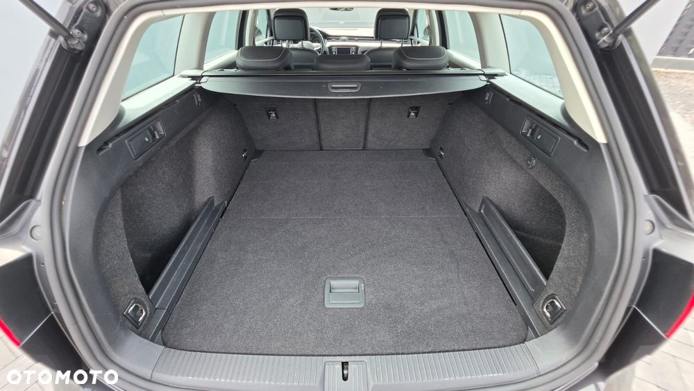 Volkswagen Passat 2.0 TDI EVO Elegance - 30