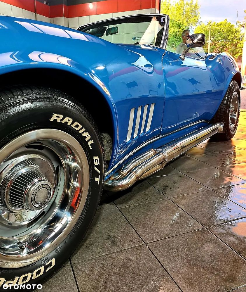 Chevrolet Corvette - 11