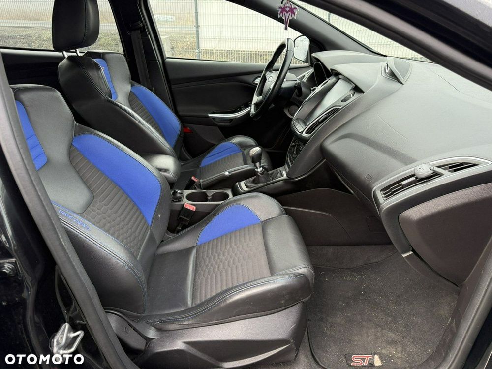 Ford Focus 2.0 EcoBoost ST - 17