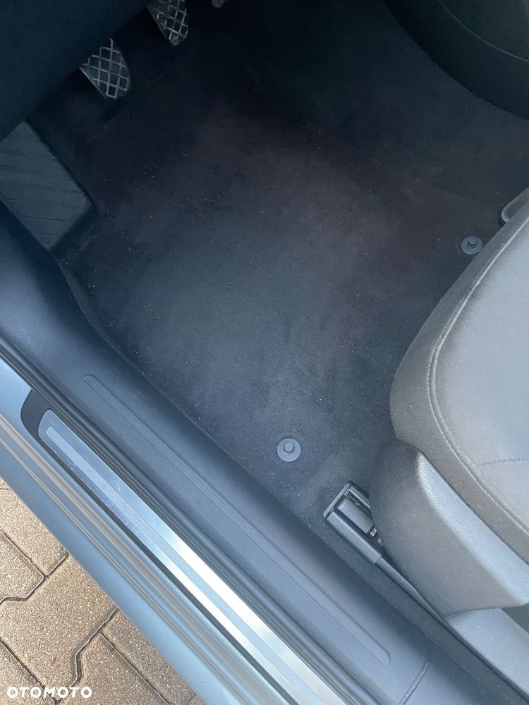 Audi A4 Limousine - 10