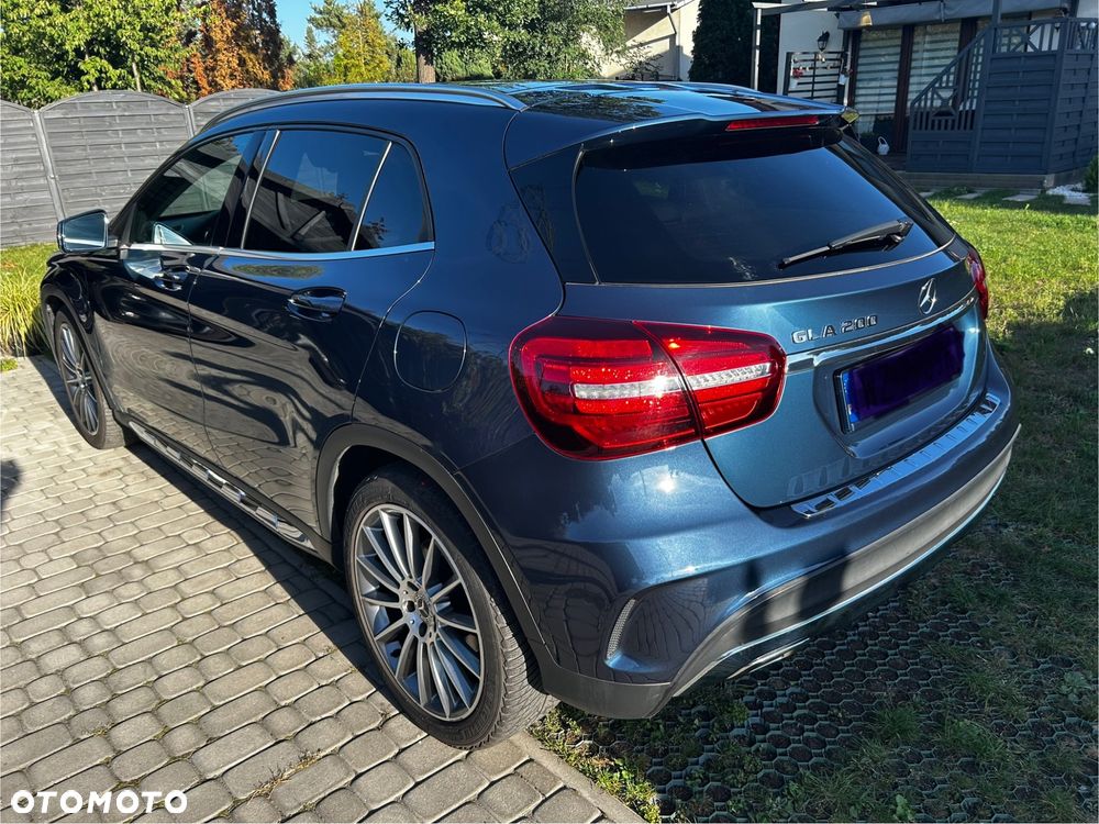 Mercedes-Benz GLA 200 7G-DCT AMG Line - 20