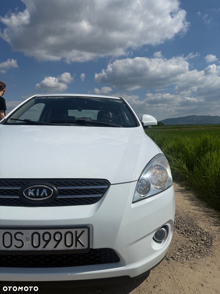 Kia Ceed 1.6 L - 8