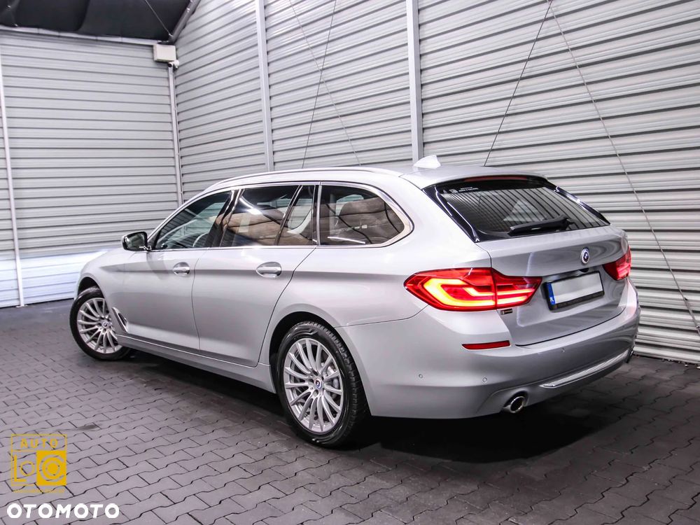BMW Seria 5 520d xDrive Touring Luxury Line - 4