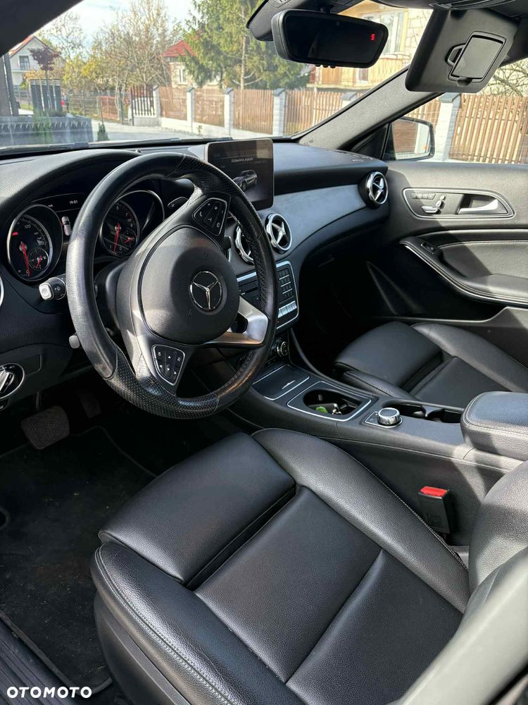 Mercedes-Benz GLA 250 4-Matic - 4