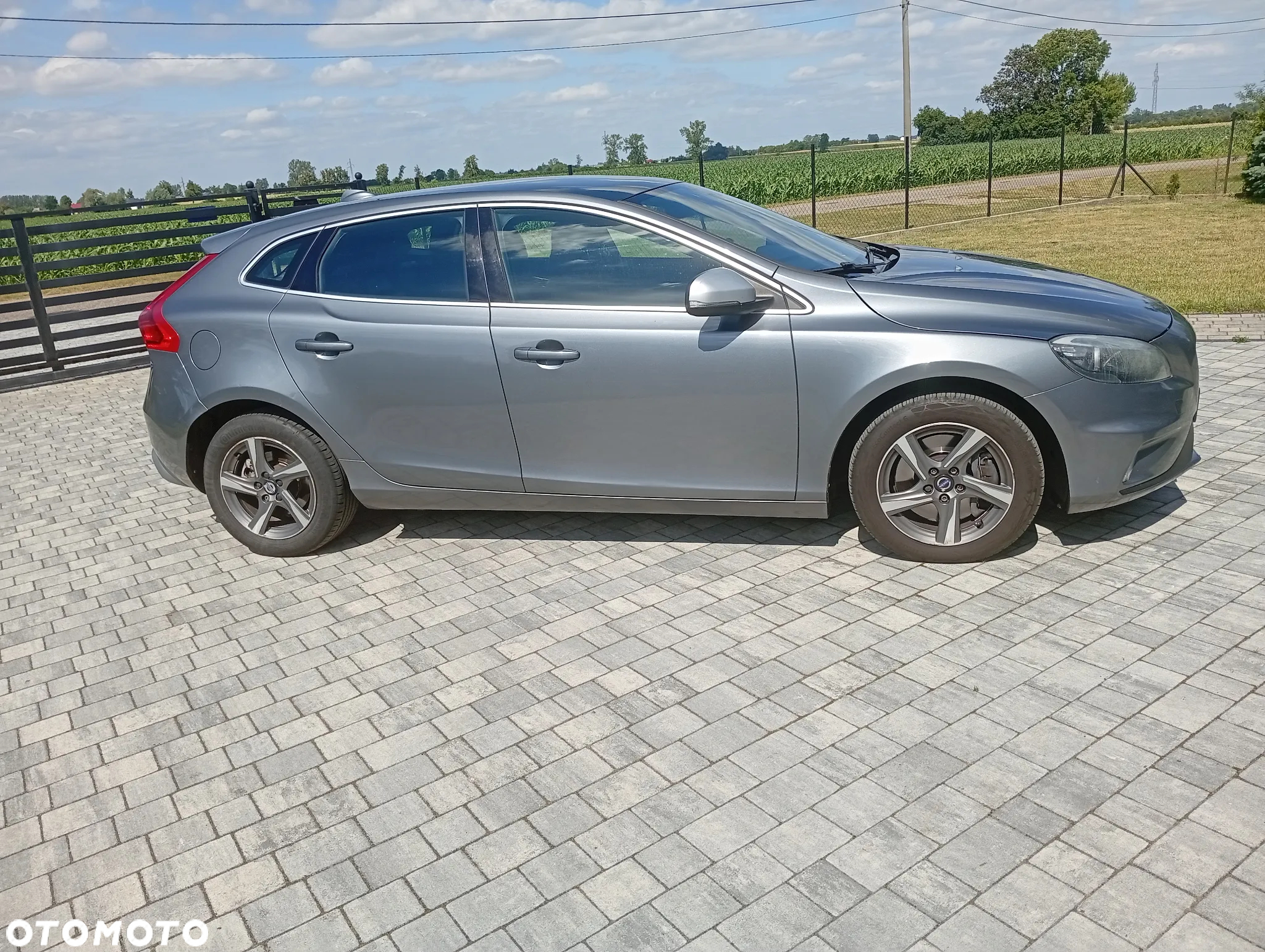 Volvo V40 D3 Drive-E R-Design Kinetic - 2