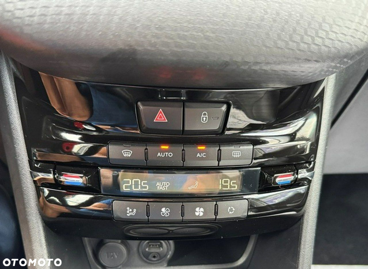 Peugeot 2008 - 11