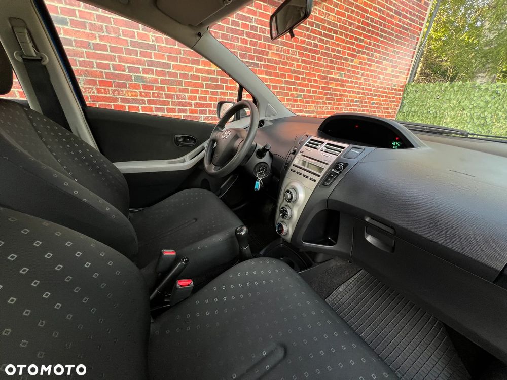 Toyota Yaris - 10