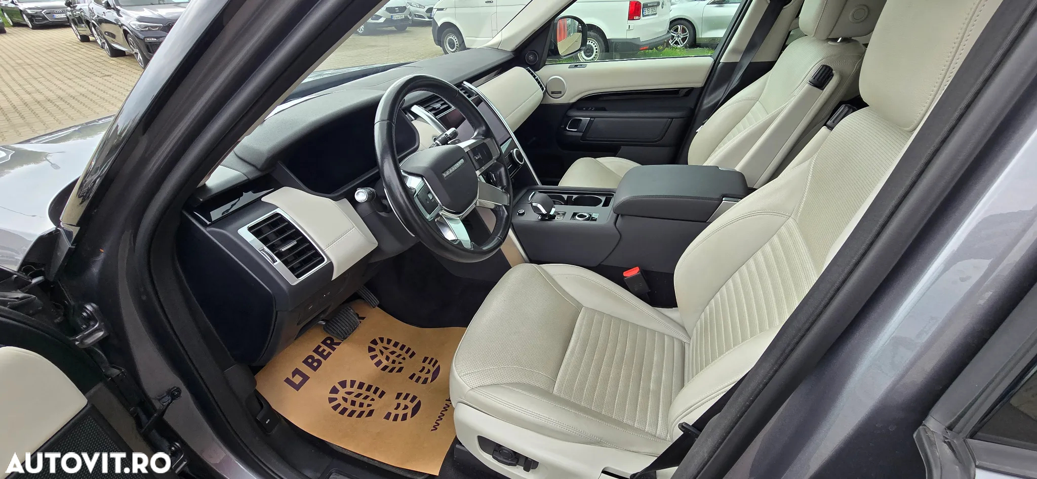 Land Rover Discovery 3.0 D250 MHEV SE - 9