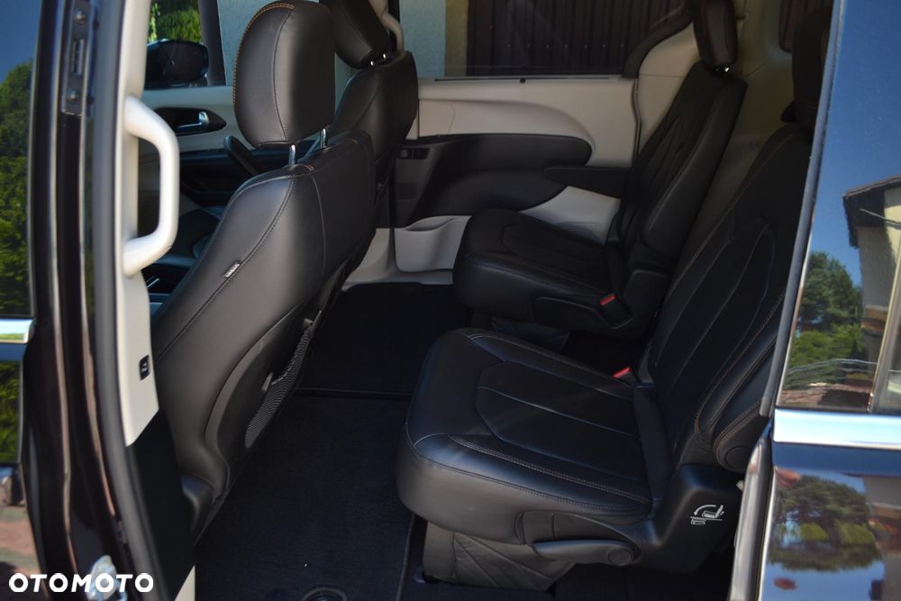 Chrysler Pacifica - 22