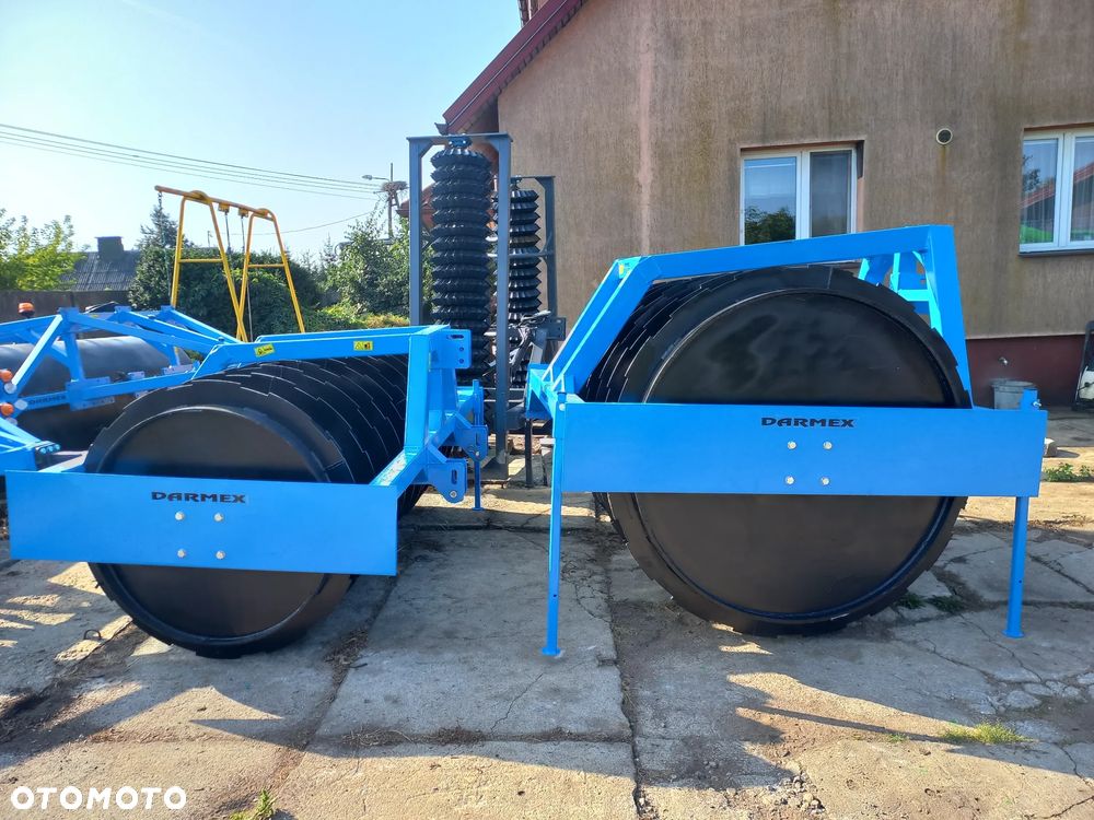 Wał pryzmowy 6 T  do sianokiszonki  , kukurydzy oraz do gniecenie torfowisk - 2