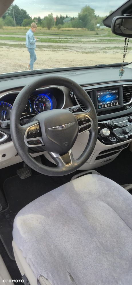 Chrysler Pacifica - 6