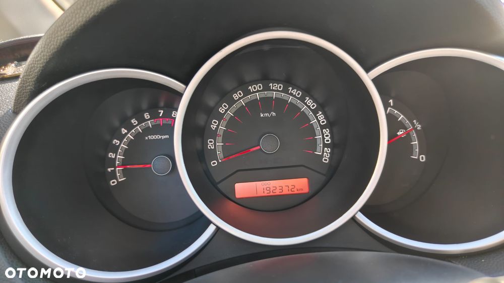Kia Venga - 10