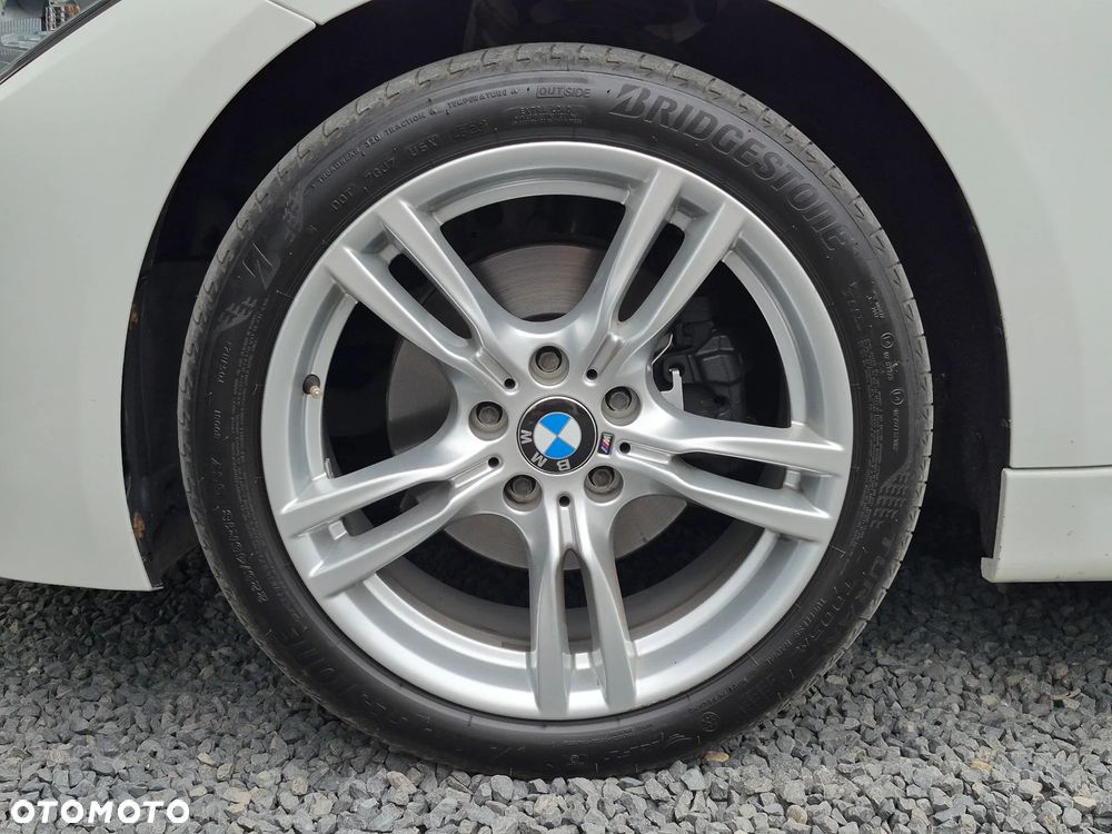 BMW Seria 3 320d xDrive - 33