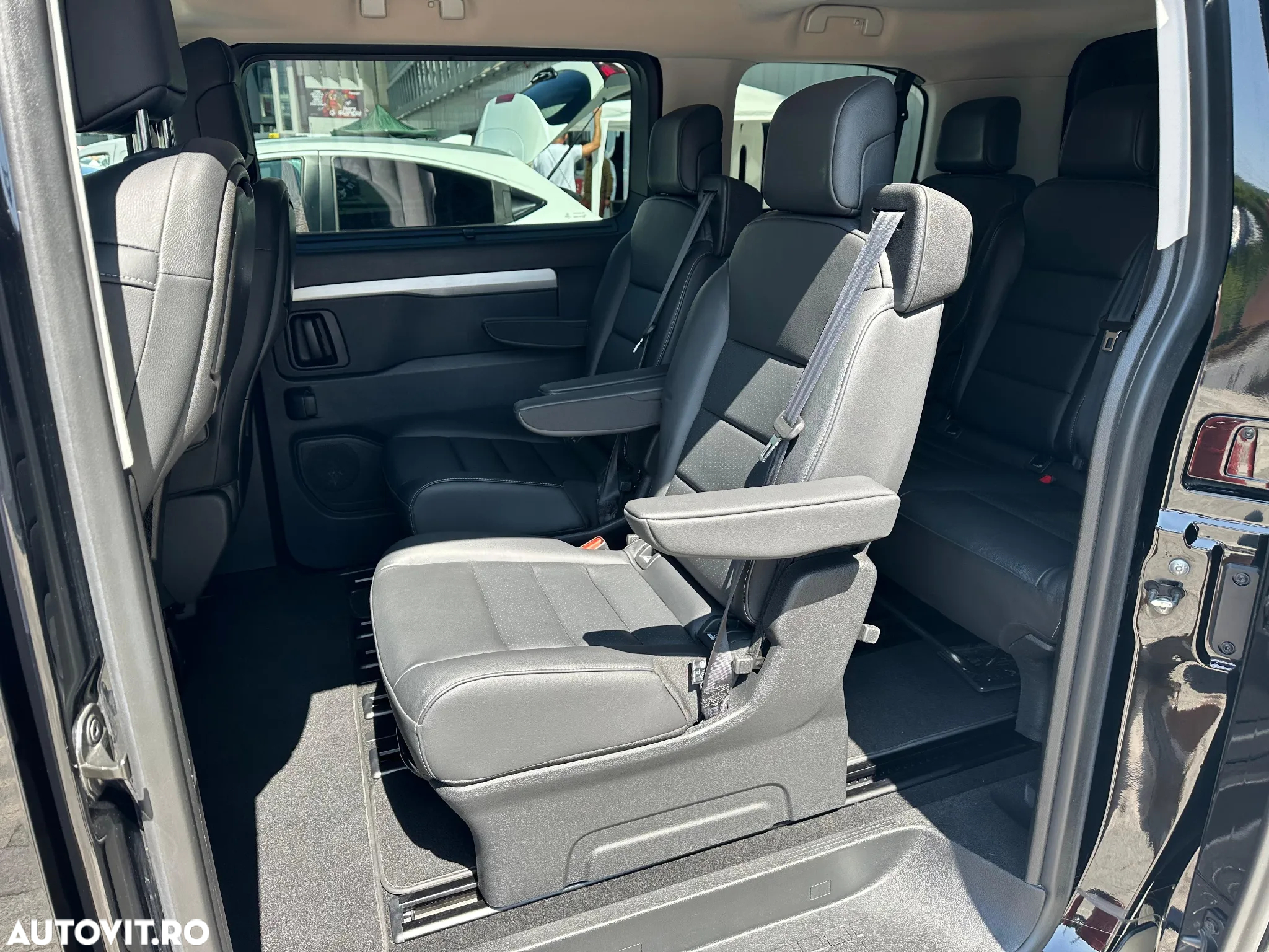 Peugeot Traveller L2 2.0 BlueHDi 180 S&S EAT8 Business VIP - 11
