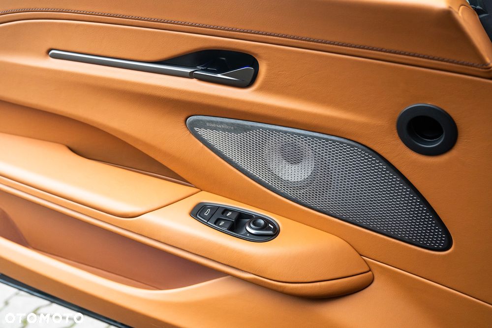 Aston Martin Vantage - 17