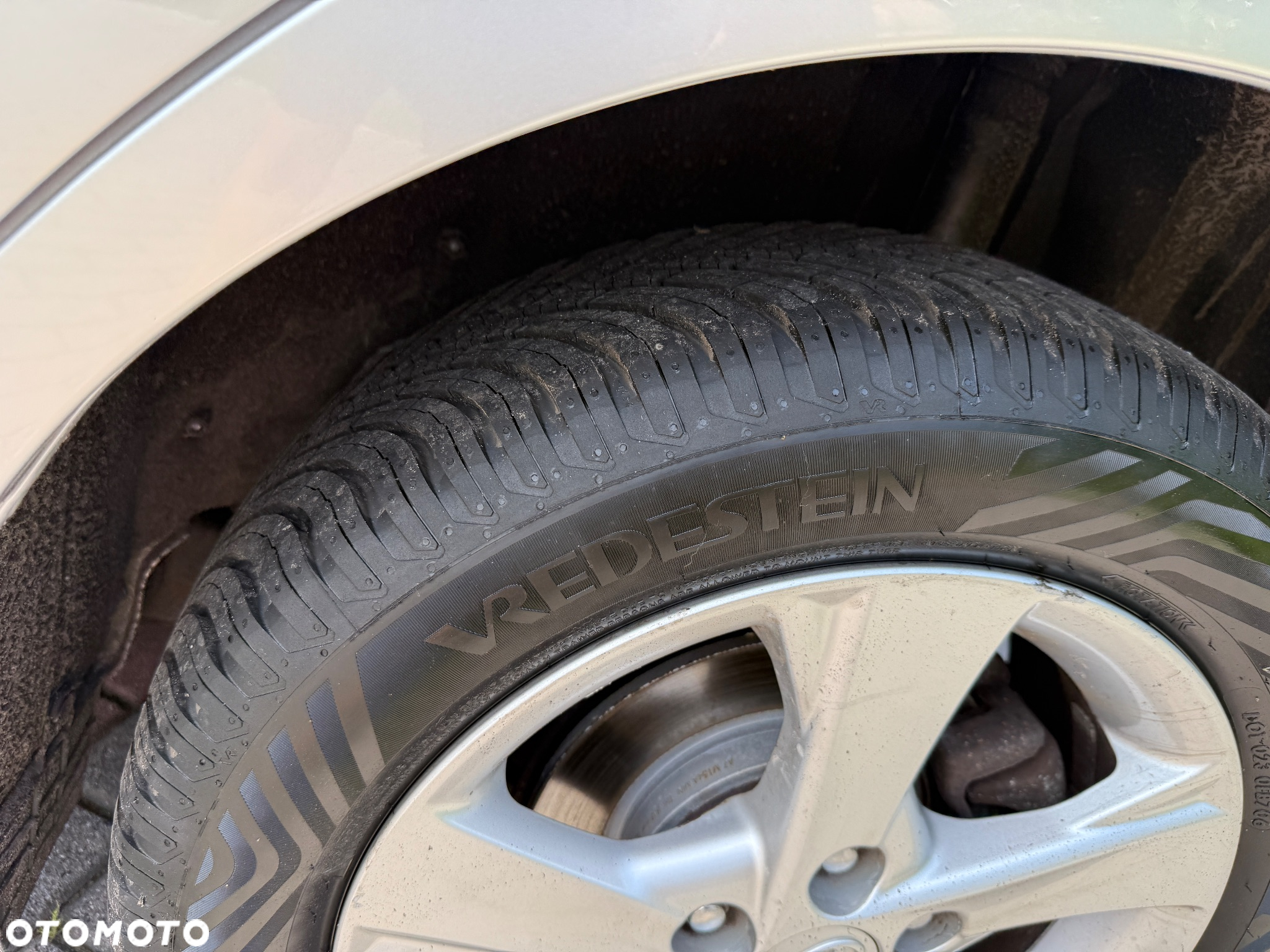 Toyota Auris 1.33 Dual-VVT-i Design Edition - 5