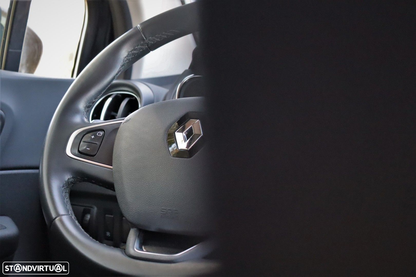Renault Captur 1.2 TCe Initiale Paris EDC - 22