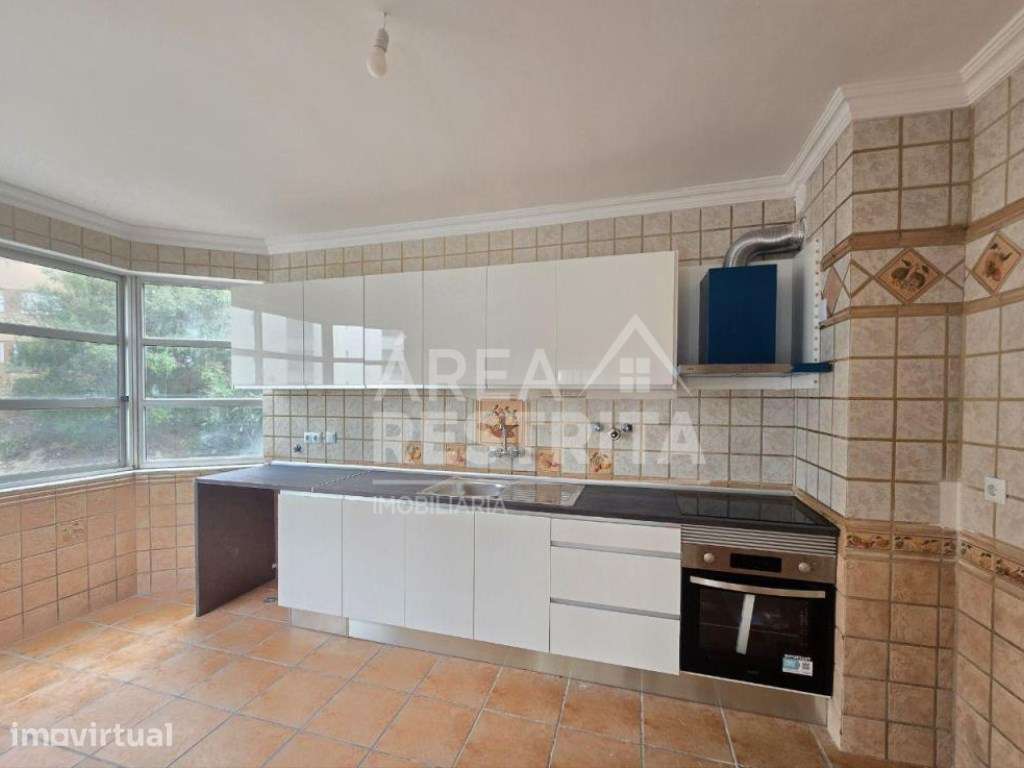 Apartamento T2 Remodelado, na Tapada das Mercês - Grande imagem: 5/23