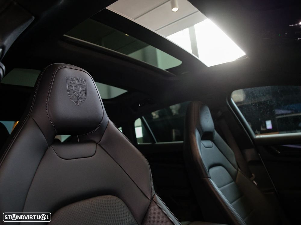 Porsche Panamera 4 E-Hybrid - 32