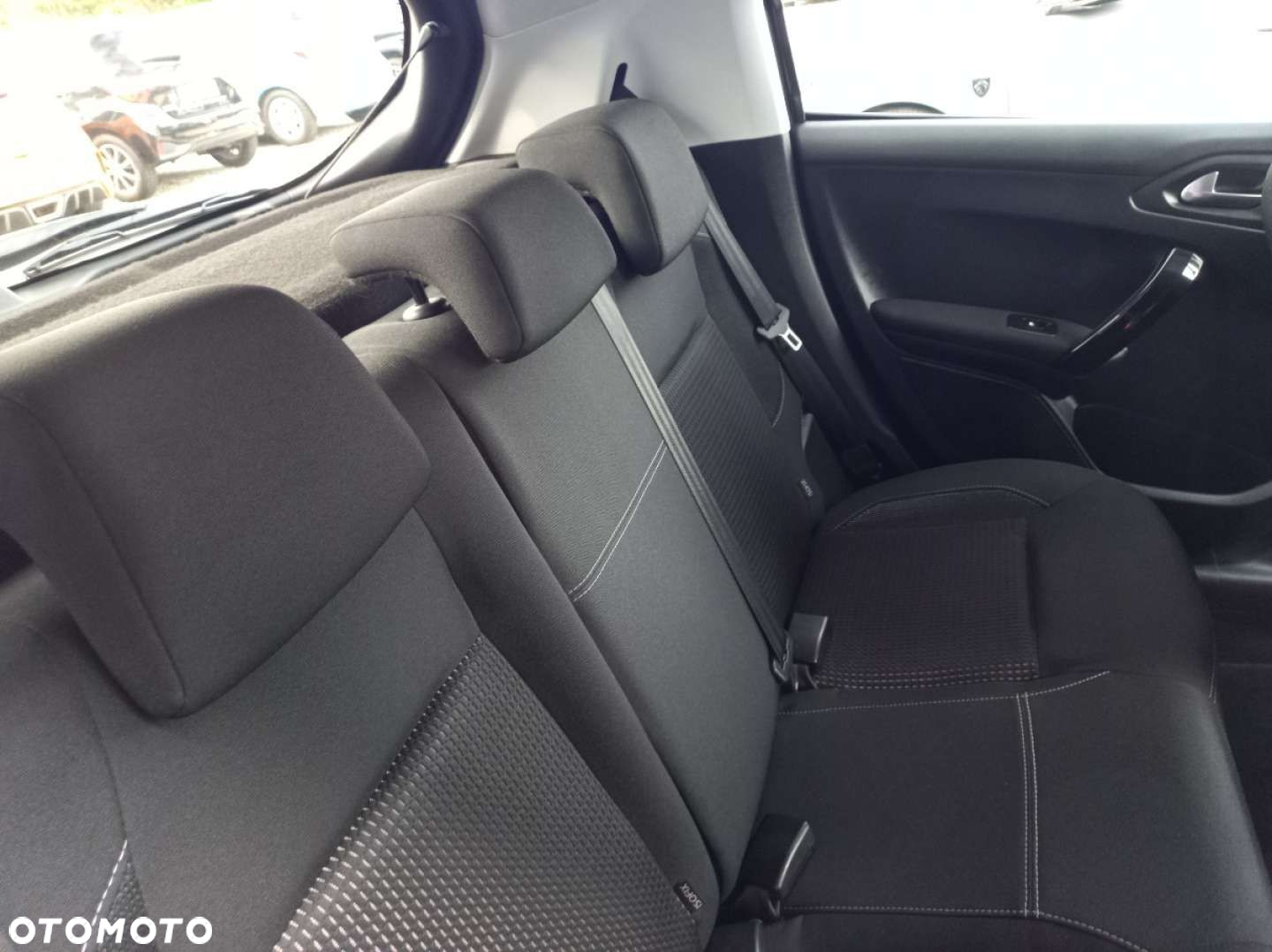 Peugeot 208 - 17