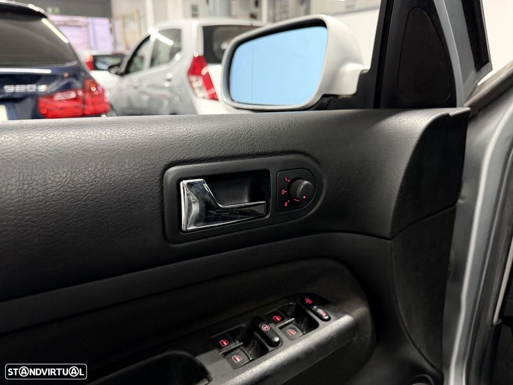 VW Golf 1.4i 25 Anos - 14