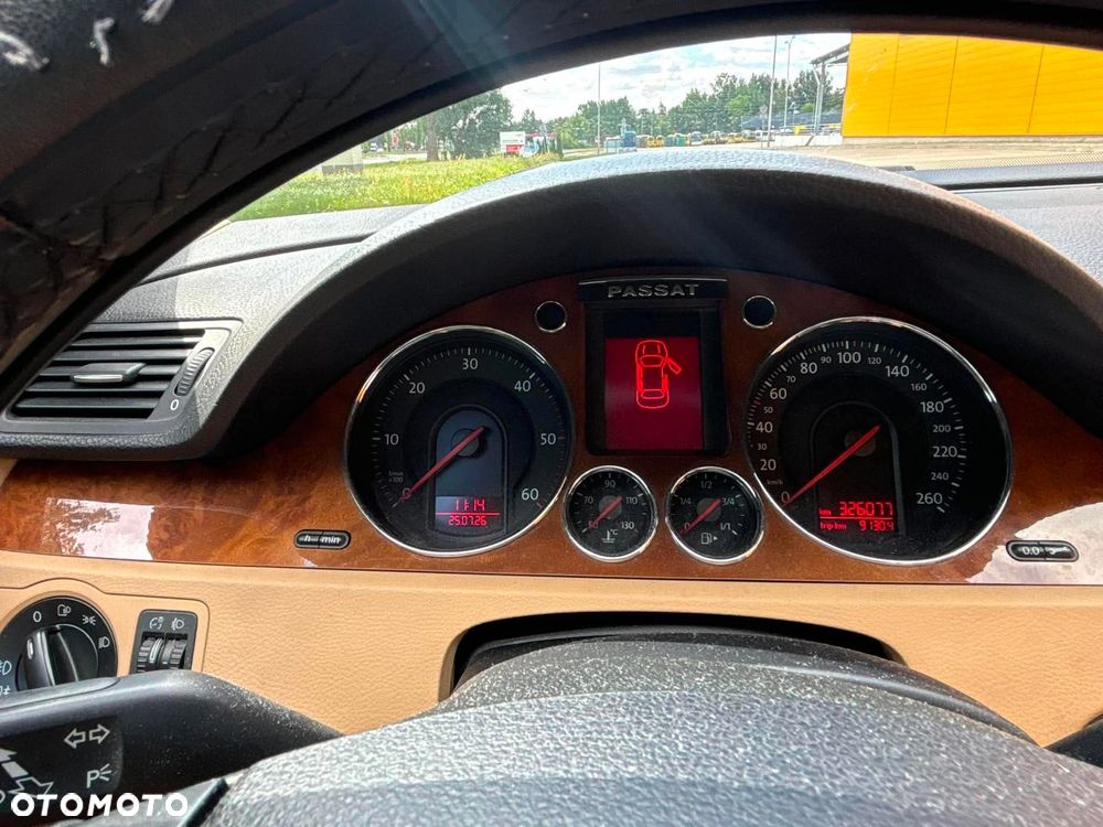 Volkswagen Passat 2.0 TDI 4Mot Highline - 15