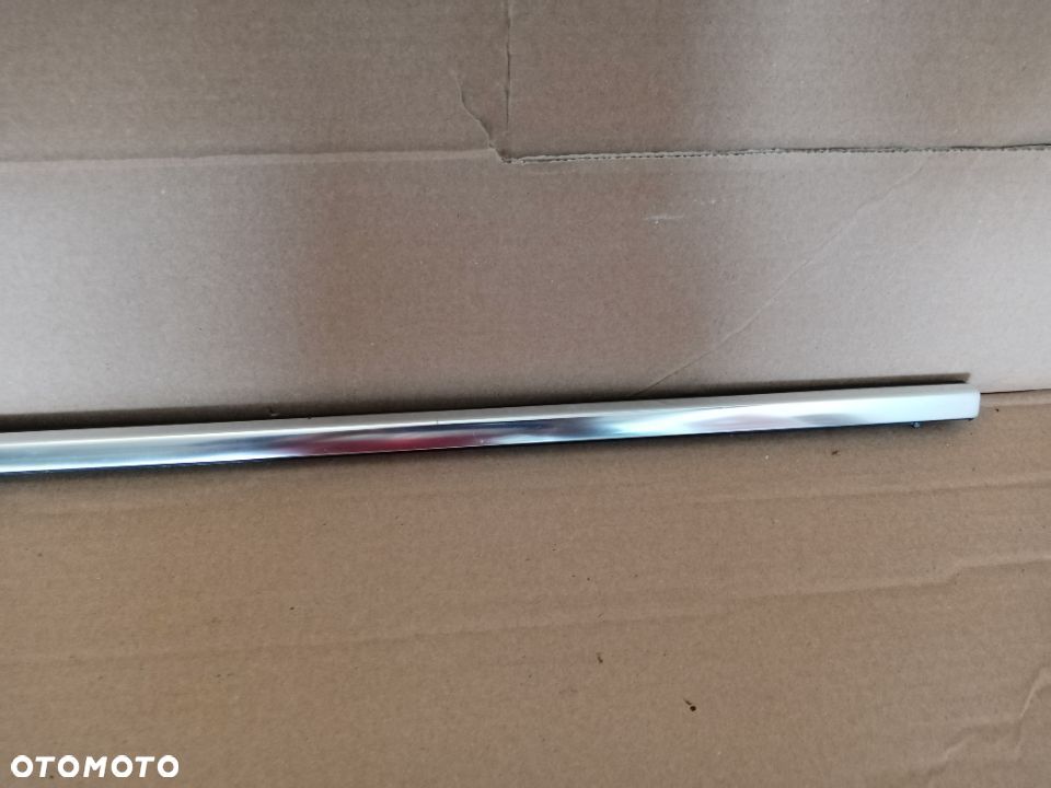 Listwa zgarniająca chrom Drzwi lewy przód Renault Laguna III 3 - 2