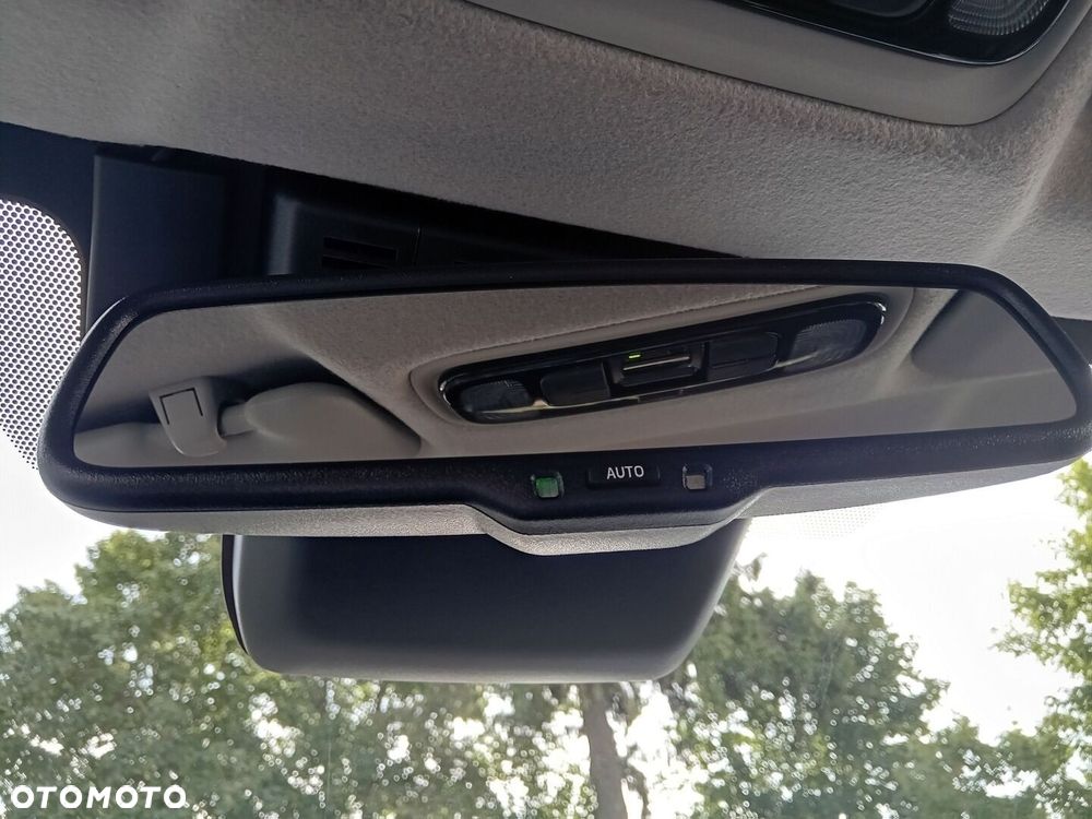 Toyota Yaris Hybrid 1.5 Style - 24