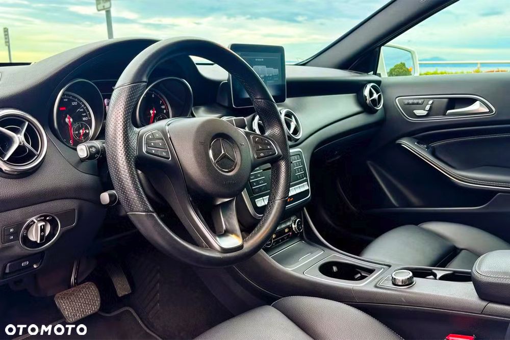 Mercedes-Benz GLA - 5