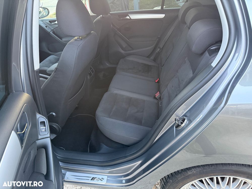 Volkswagen Golf - 6