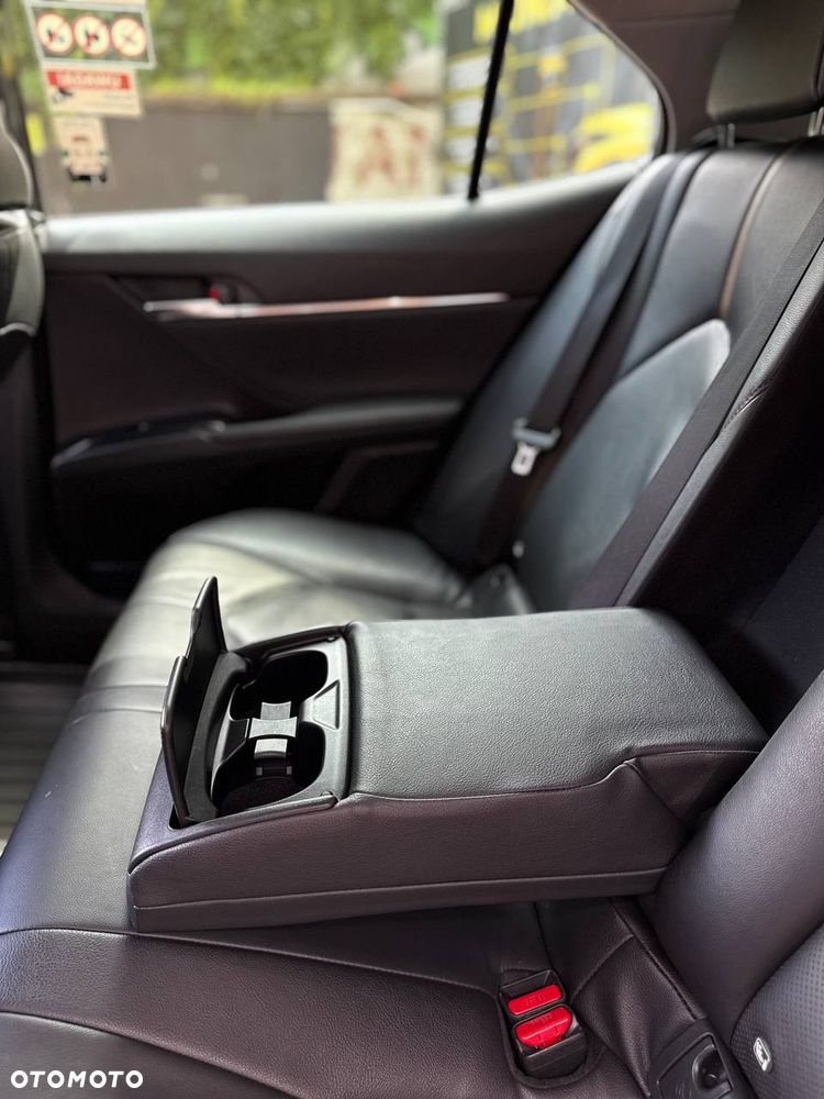 Toyota Camry Executive - 30